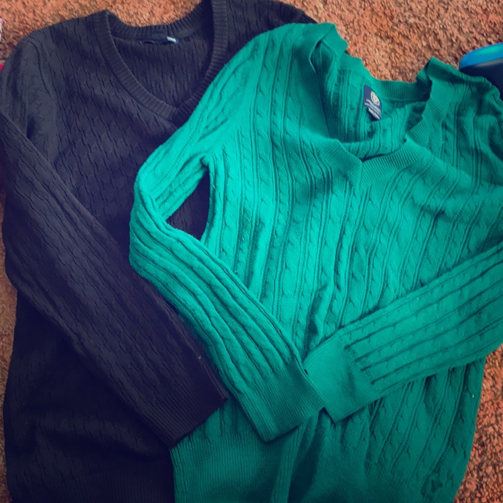 2 v-neck sweaters xxl